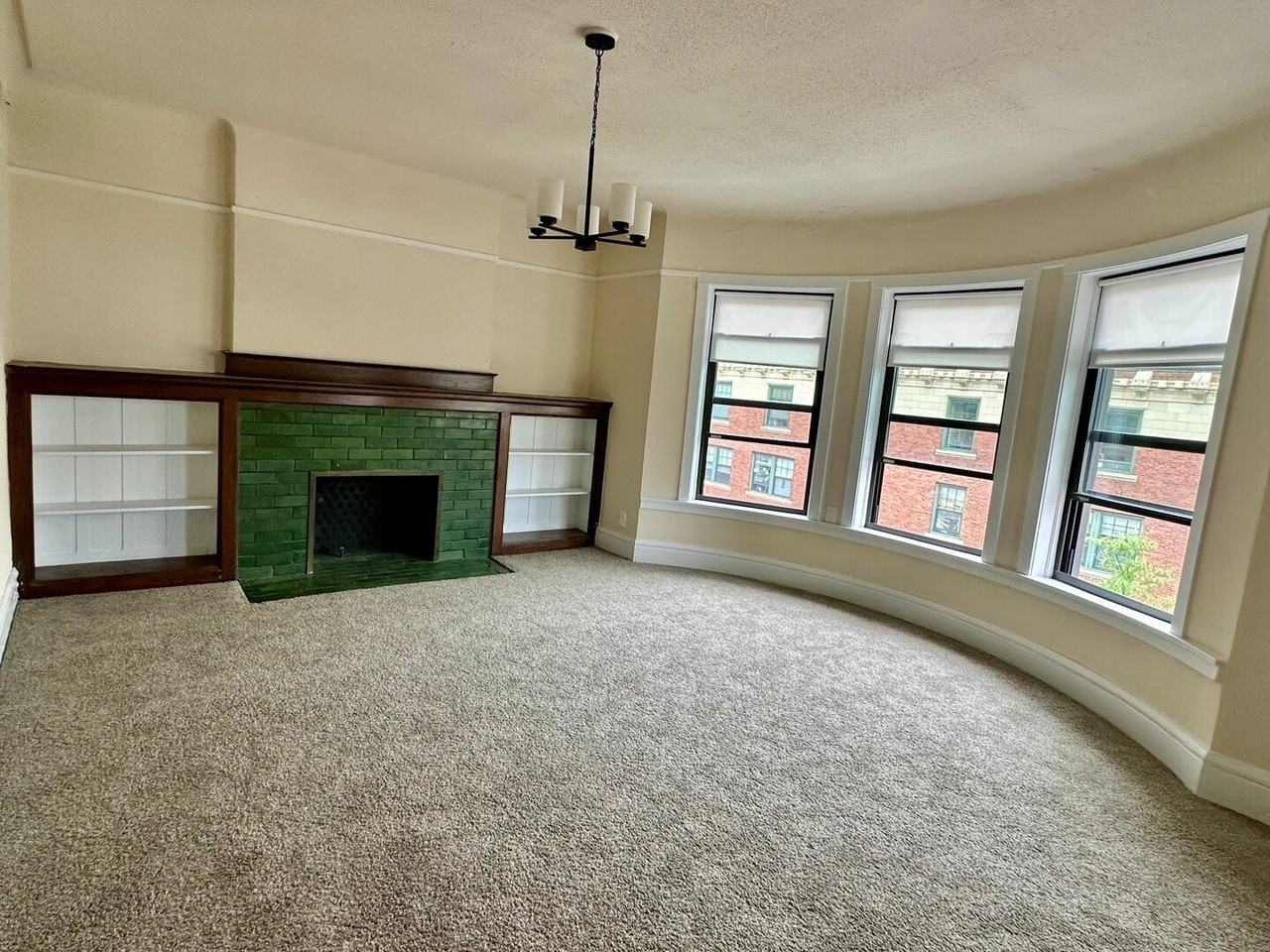 1008 W Argyle St #3E - Photo 2 of 17