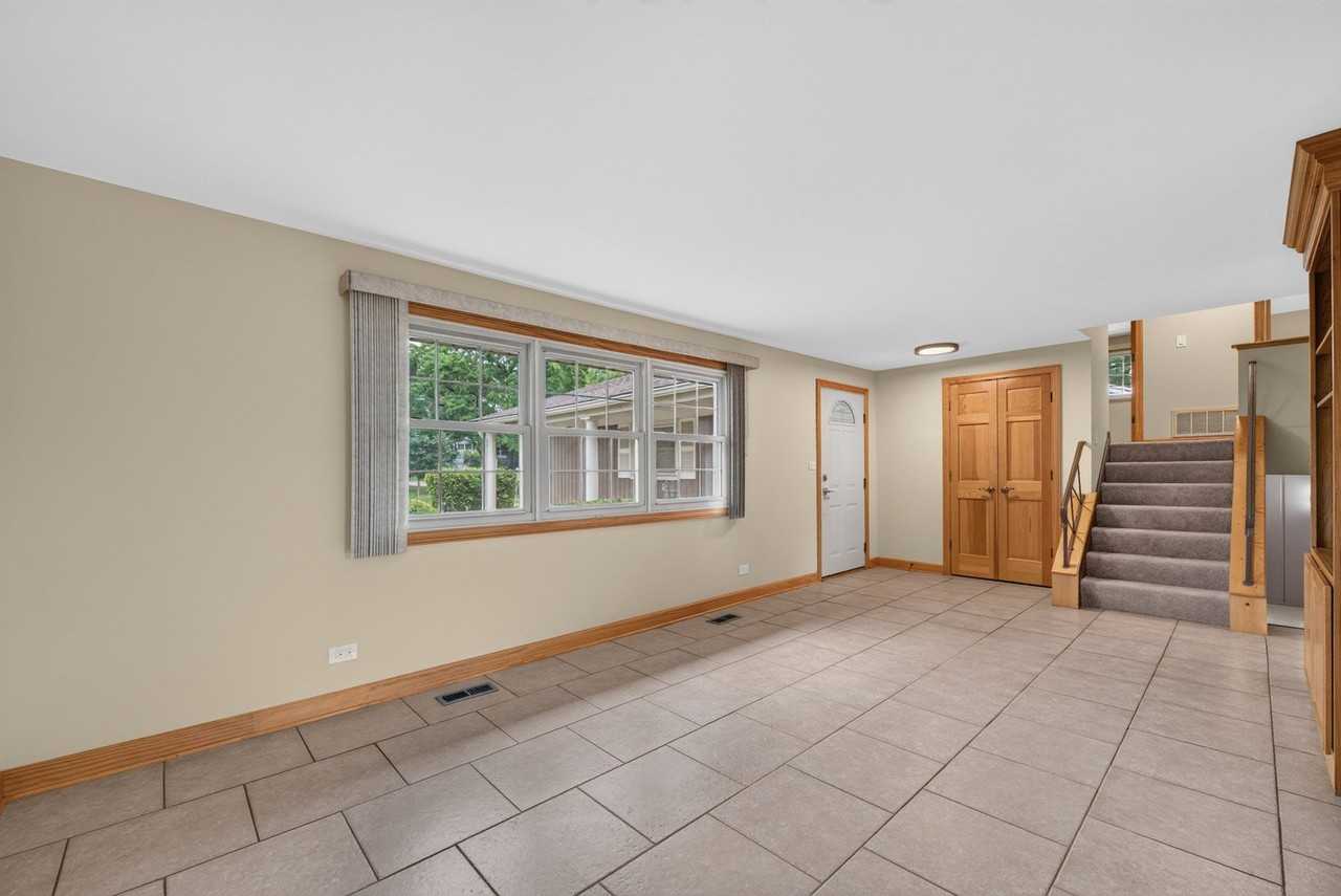 135 Jeffery Ln - Photo 3 of 42