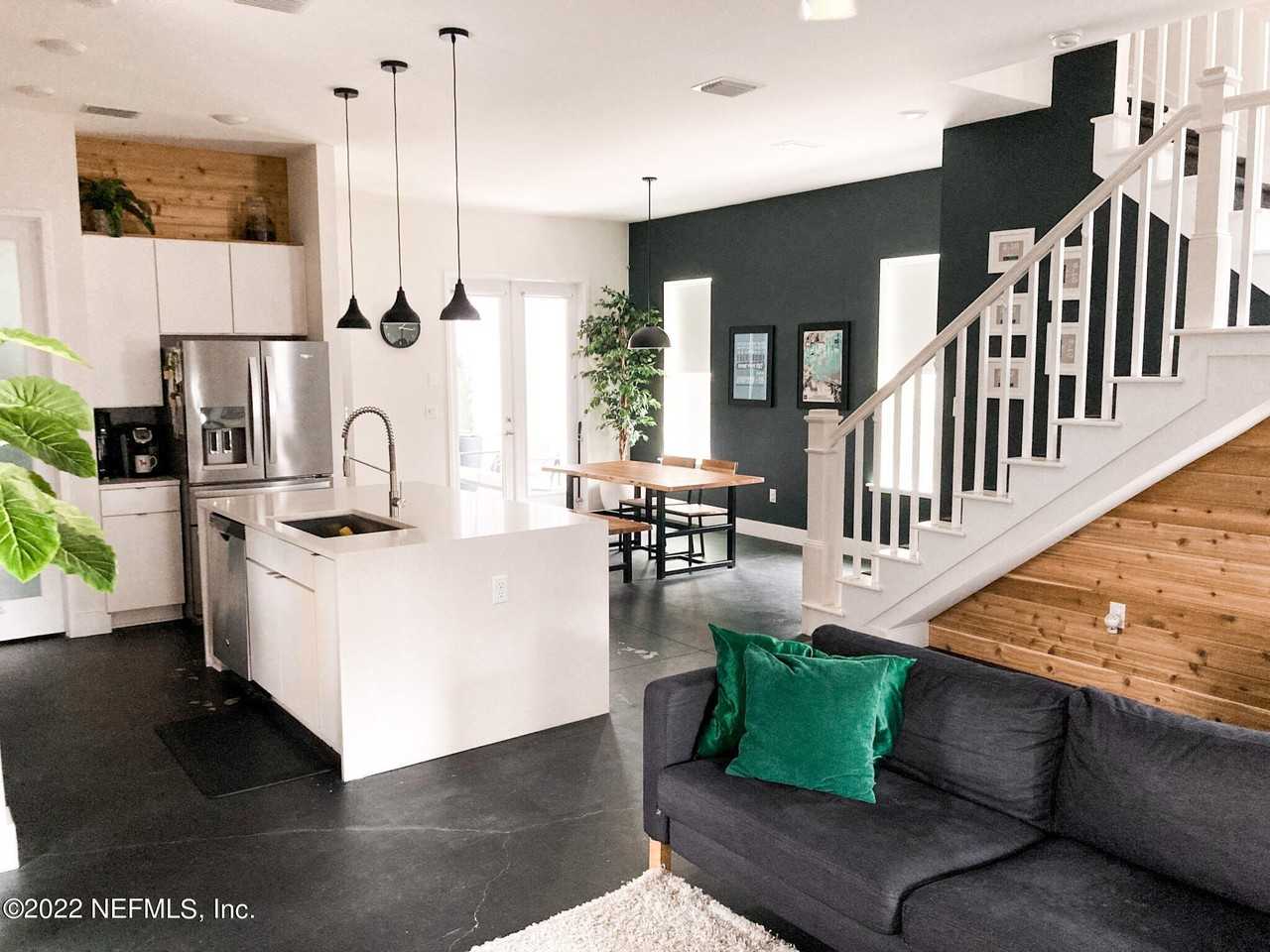 1139 N Market St - Photo 6 of 23