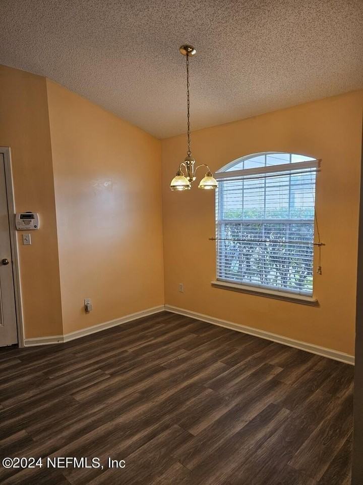 1276 Winding Brook Ct - Photo 3 of 16