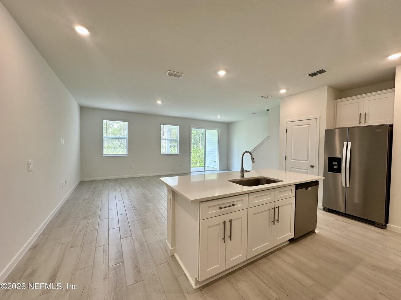 166 Yellowstone Dr - Photo 3 of 18