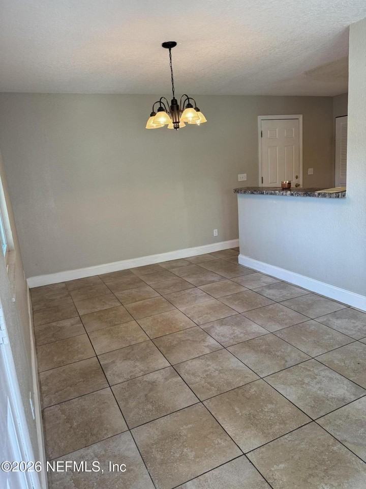 3923 Harbor View Dr - Photo 3 of 8