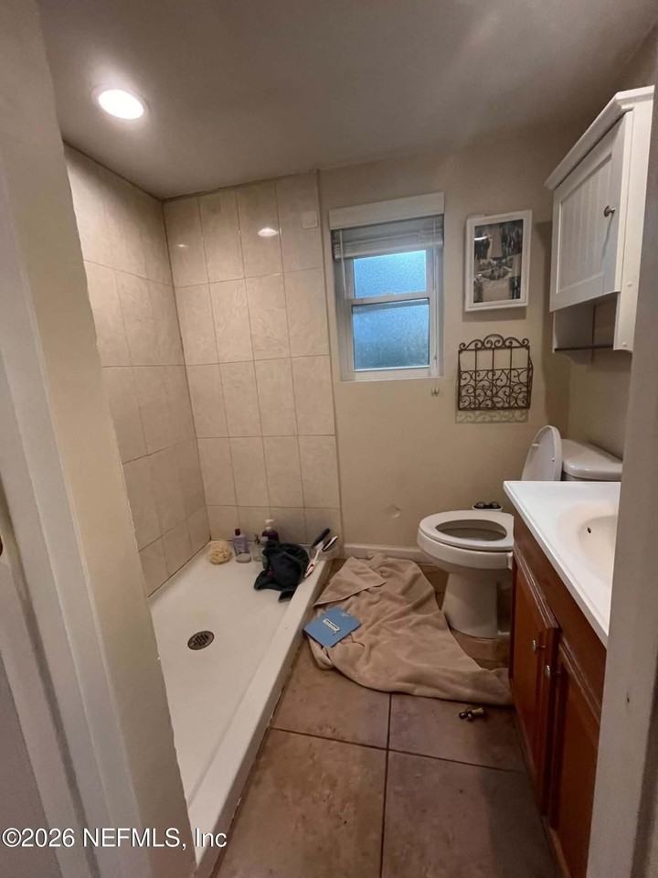 1605 Lakewood Rd - Photo 6 of 10