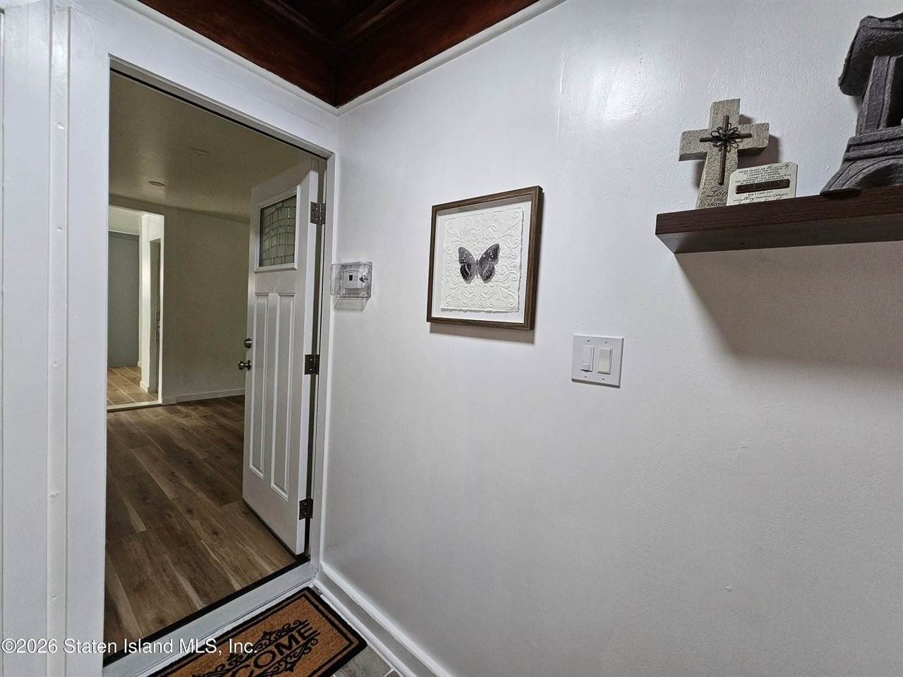 270 Saint John Ave - Photo 2 of 9
