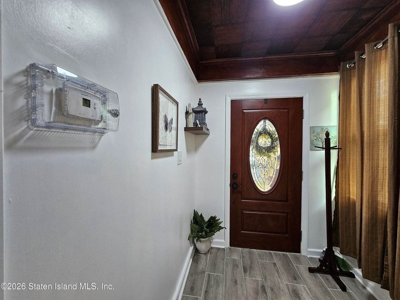 270 Saint John Ave - Photo 3 of 9