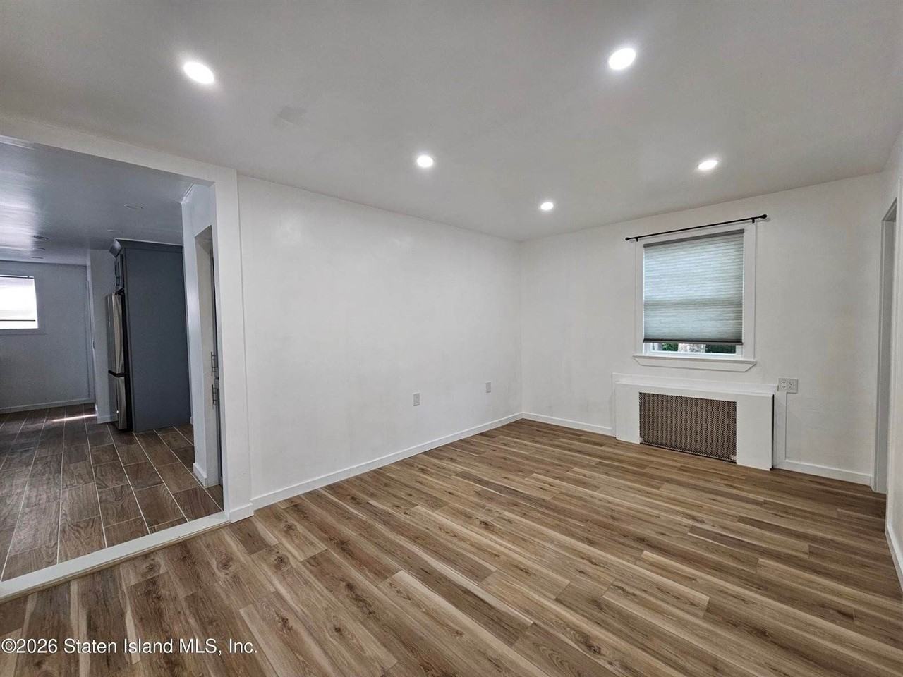 270 Saint John Ave - Photo 5 of 9