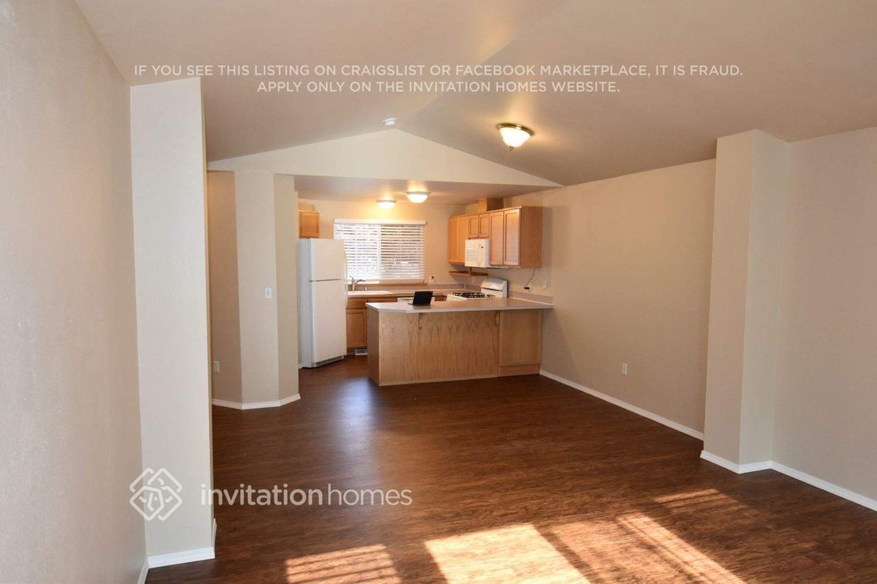 10511 59th Dr Ne - Photo 3 of 19