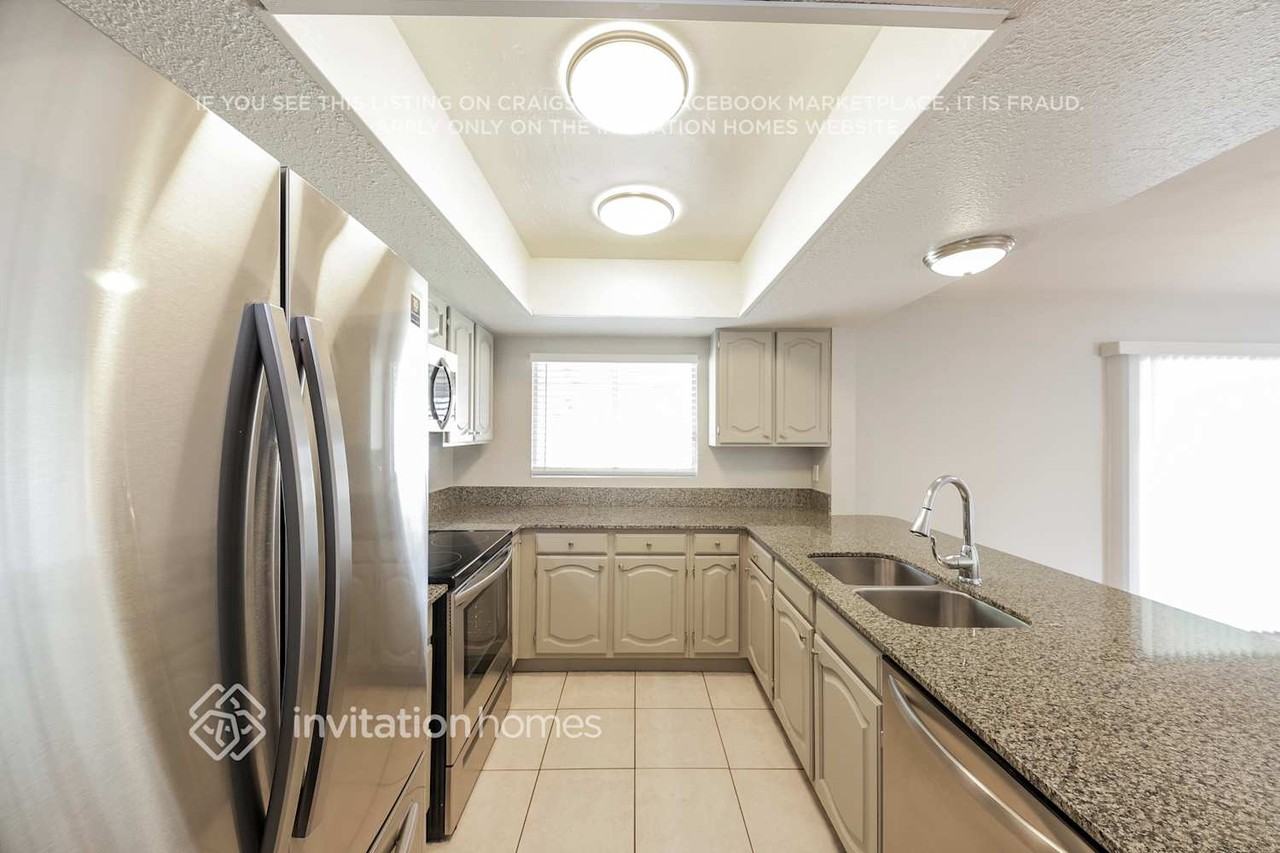 5808 W Mary Jane Ln - Photo 5 of 16