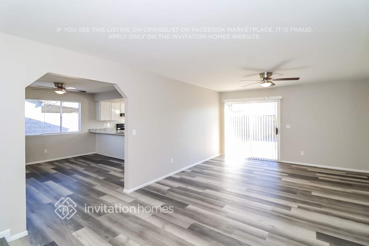 8509 W Golden Ln - Photo 4 of 16