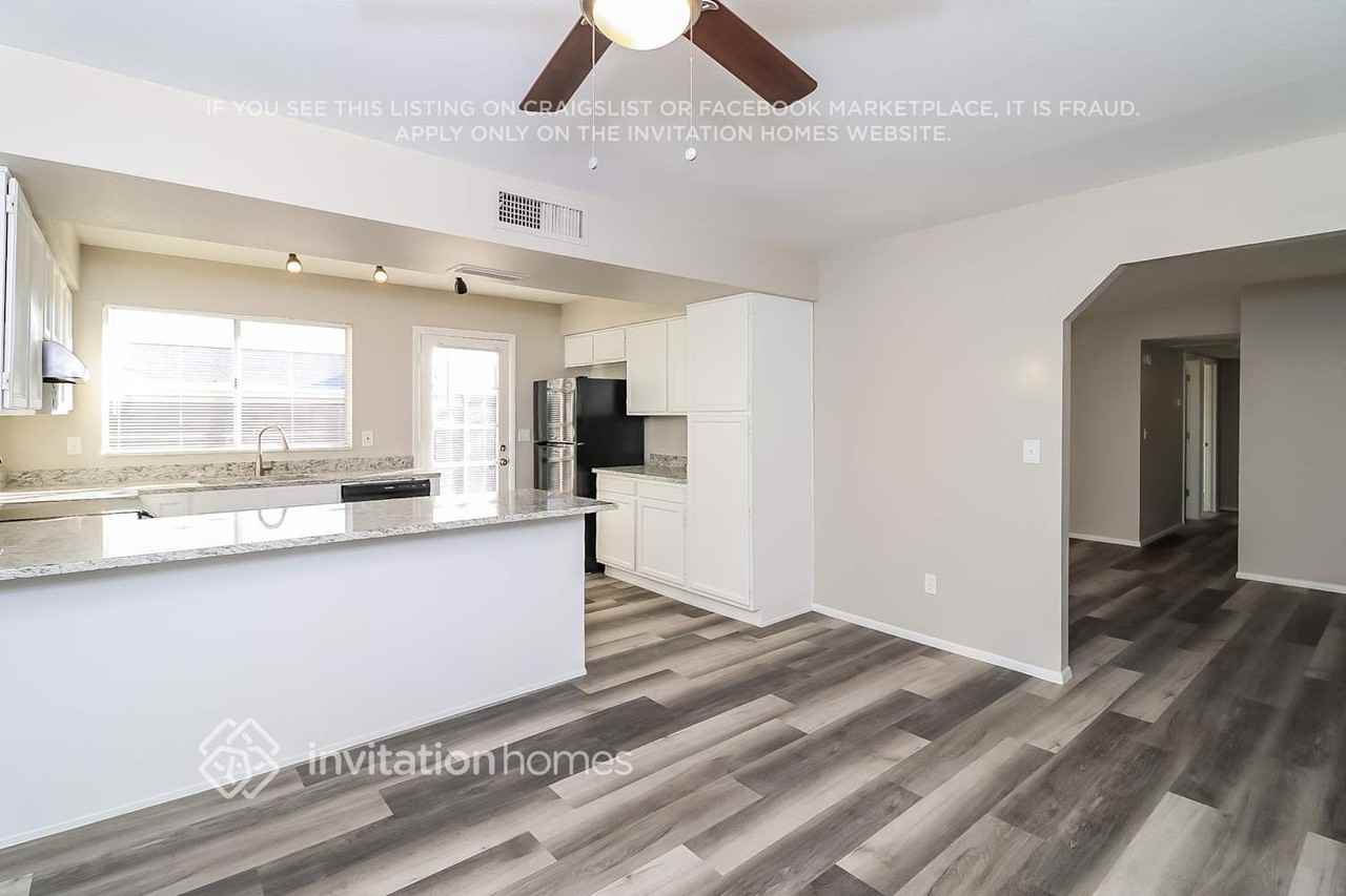 8509 W Golden Ln - Photo 5 of 16