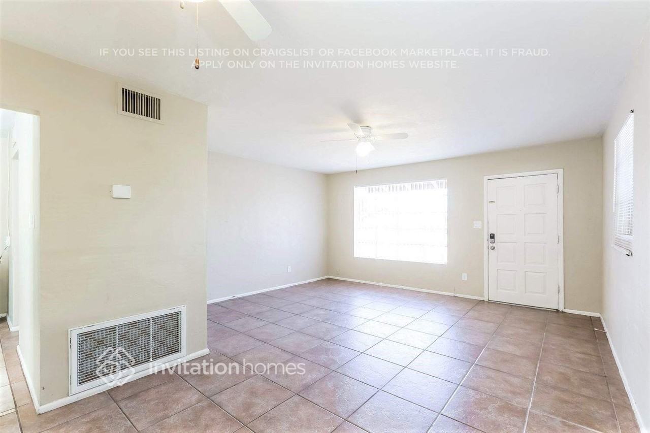 840 E Mountain View Rd - Photo 2 of 17