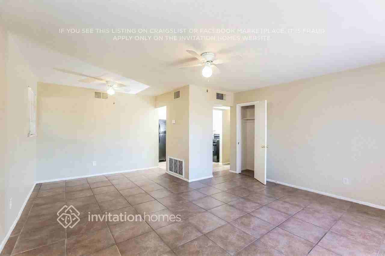 840 E Mountain View Rd - Photo 3 of 17