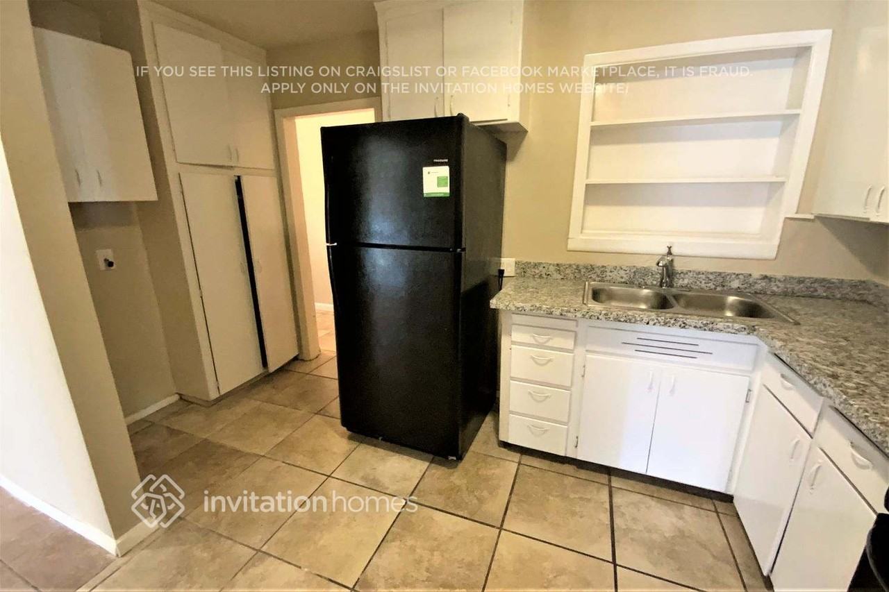 840 E Mountain View Rd - Photo 4 of 17