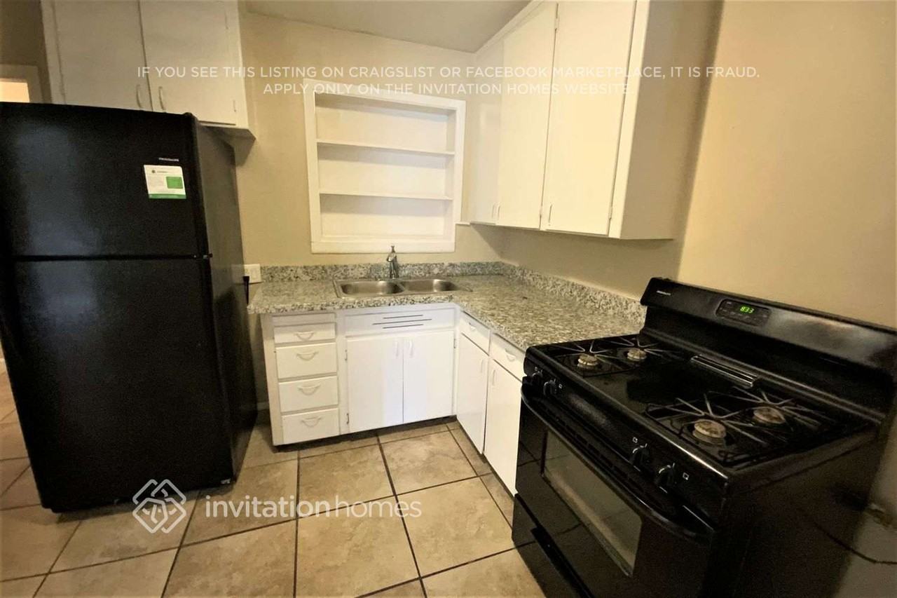 840 E Mountain View Rd - Photo 5 of 17