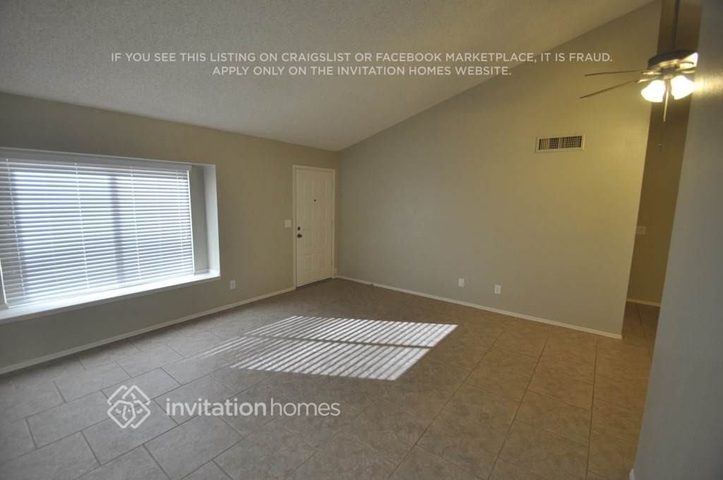 1320 E Tonto Ln - Photo 2 of 11