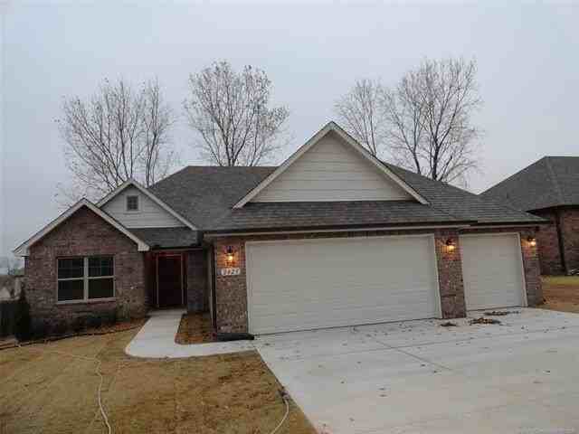 2423 W Little Rock Pl