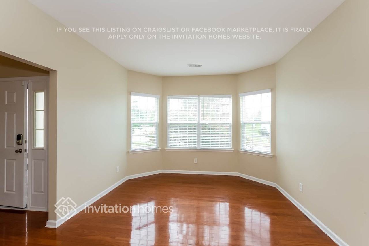 12132 Palomar Dr - Photo 2 of 16