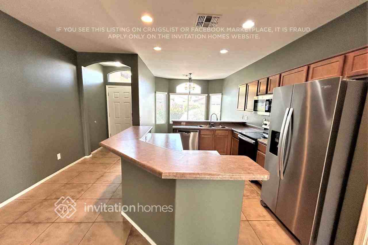 14611 W Acapulco Ln - Photo 2 of 17