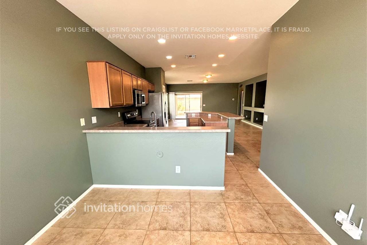 14611 W Acapulco Ln - Photo 5 of 17