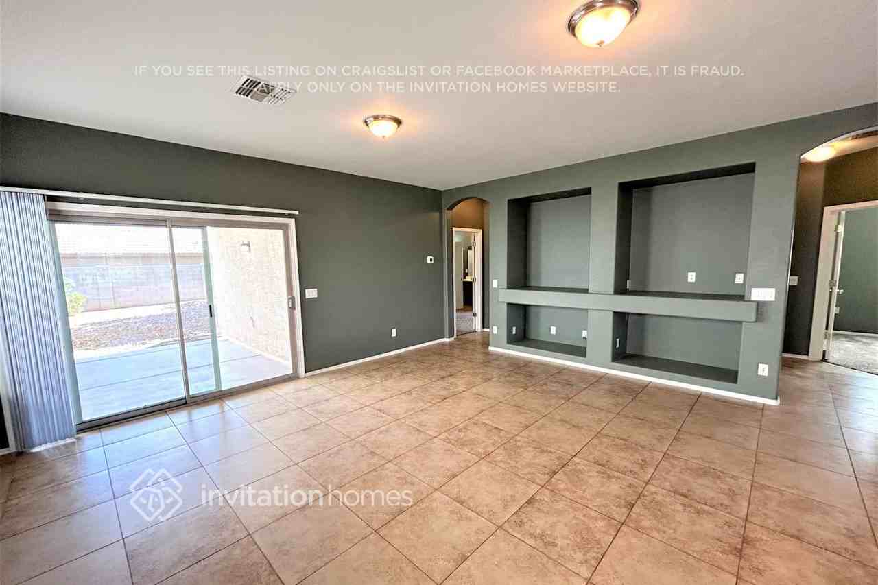 14611 W Acapulco Ln - Photo 6 of 17