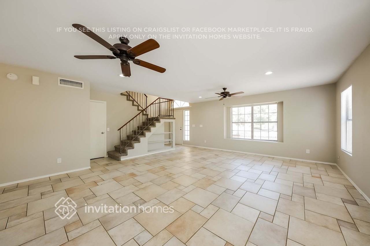 1433 E Utopia Rd - Photo 3 of 16