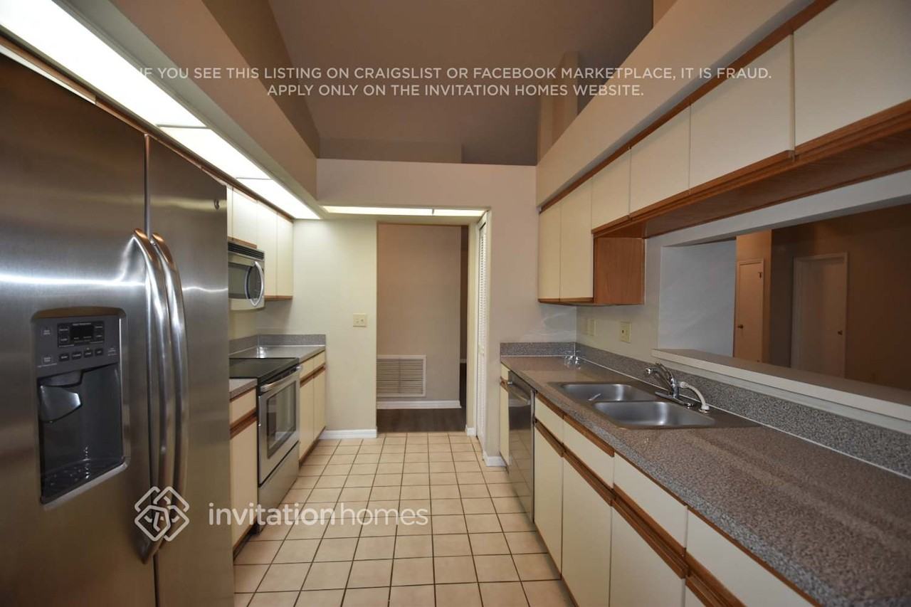 1507 Storington Ave - Photo 4 of 13