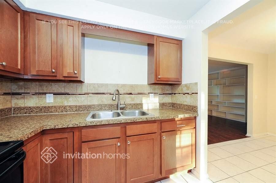 3012 E Waters Ave - Photo 5 of 18