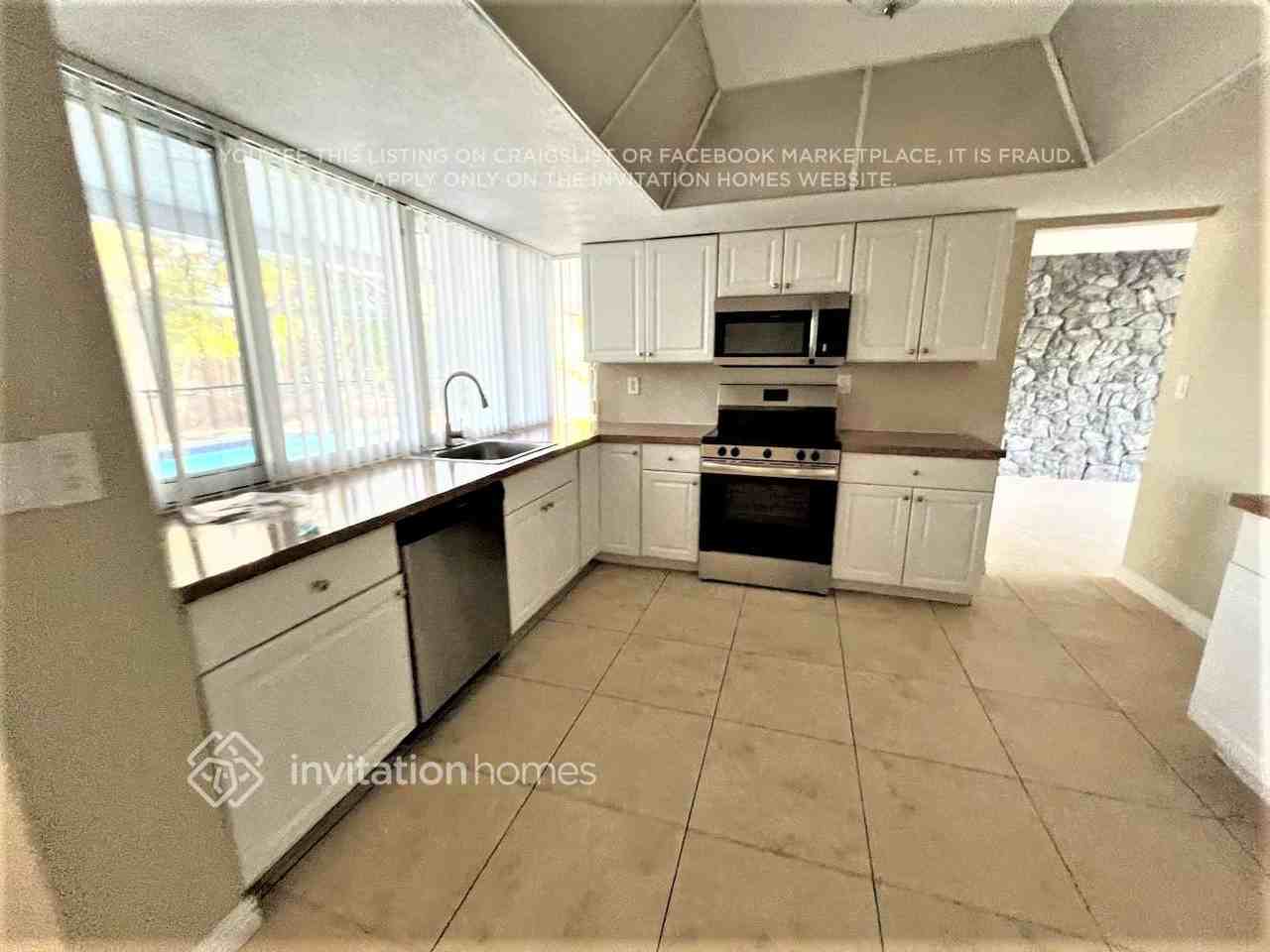 7311 Nw 20th St - Photo 4 of 13