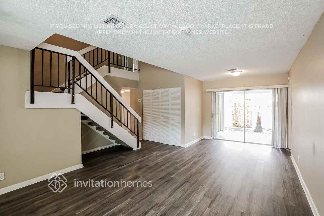 1220 Nw 89th Dr - Photo 5 of 18