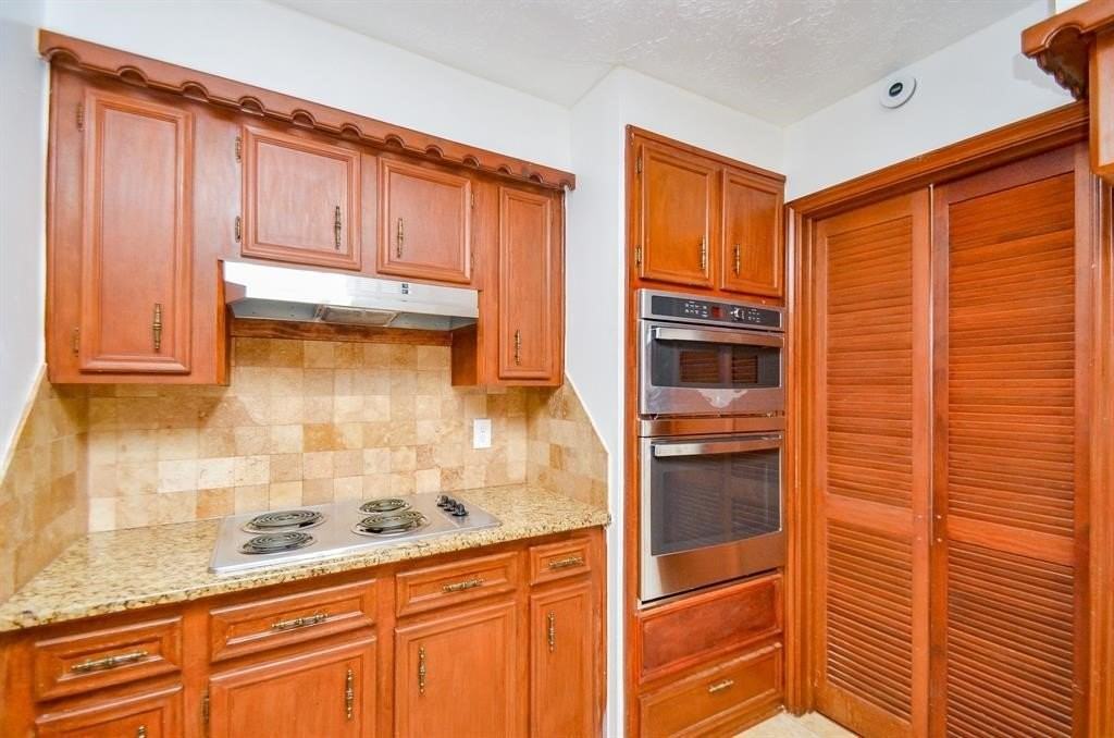 4802 Lost Oak Dr - Photo 4 of 32