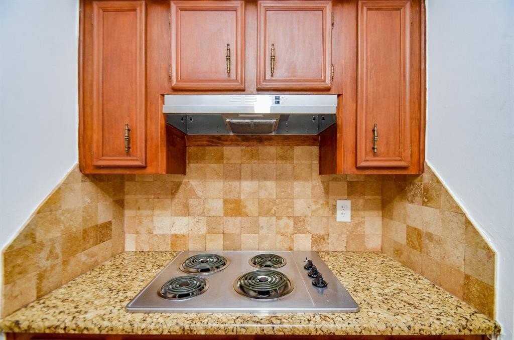4802 Lost Oak Dr - Photo 6 of 32