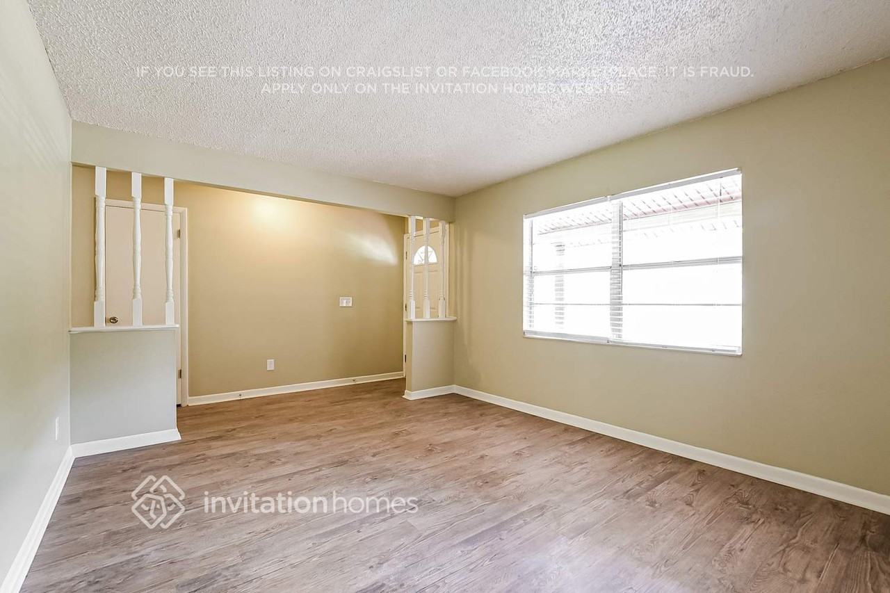 409 S Hawthorn Cir - Photo 3 of 17