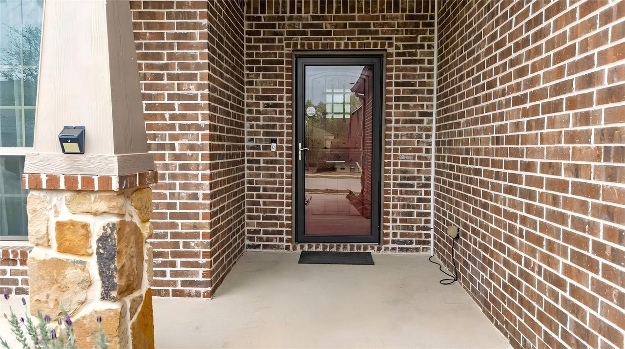 1009 Cheyenne Dr - Photo 3 of 38