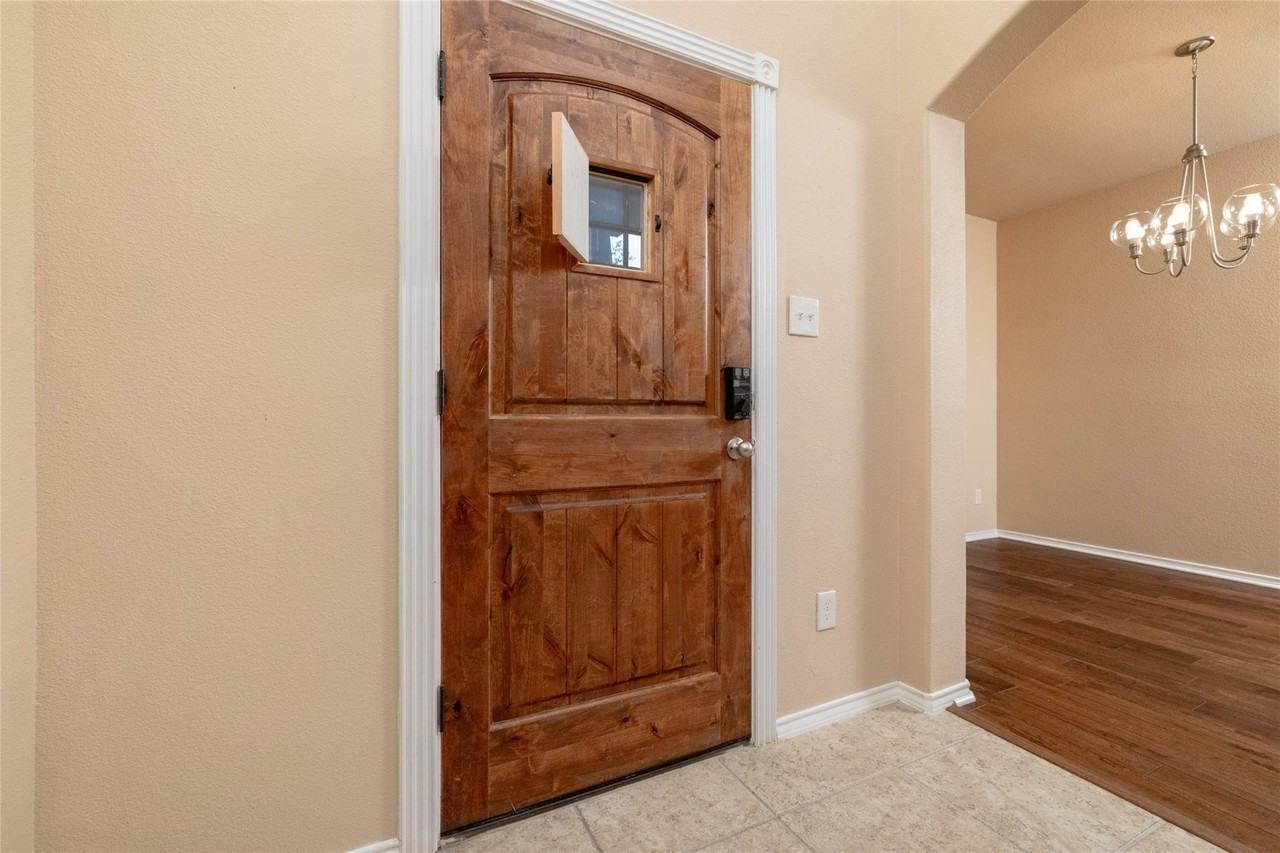 1009 Cheyenne Dr - Photo 4 of 38