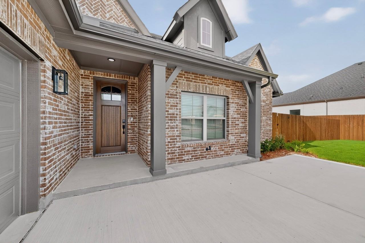 814 Lakewood Ct - Photo 3 of 39