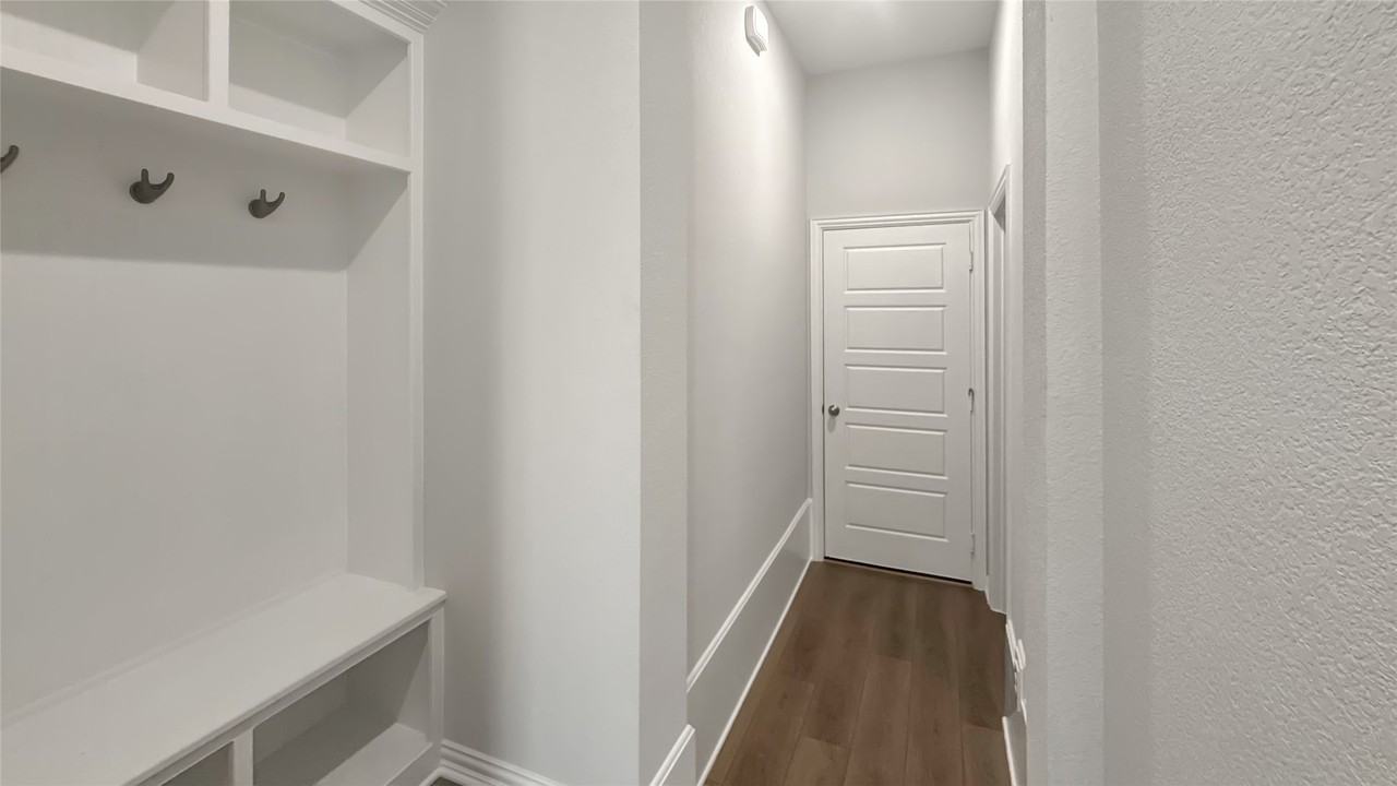 8277 Huron Peak Dr - Photo 3 of 35