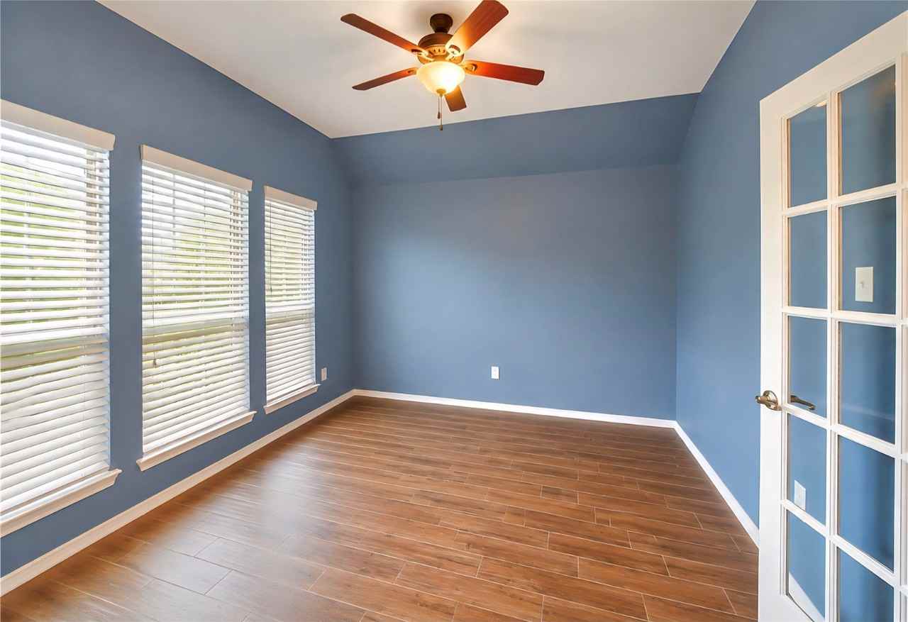 929 Lake Woodland Dr - Photo 2 of 15