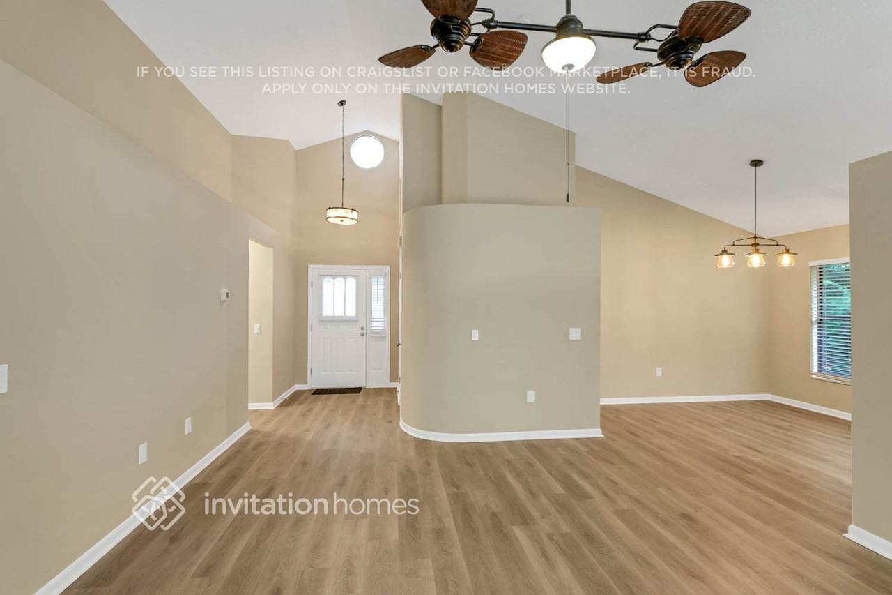 8042 Lansing Dr - Photo 4 of 31