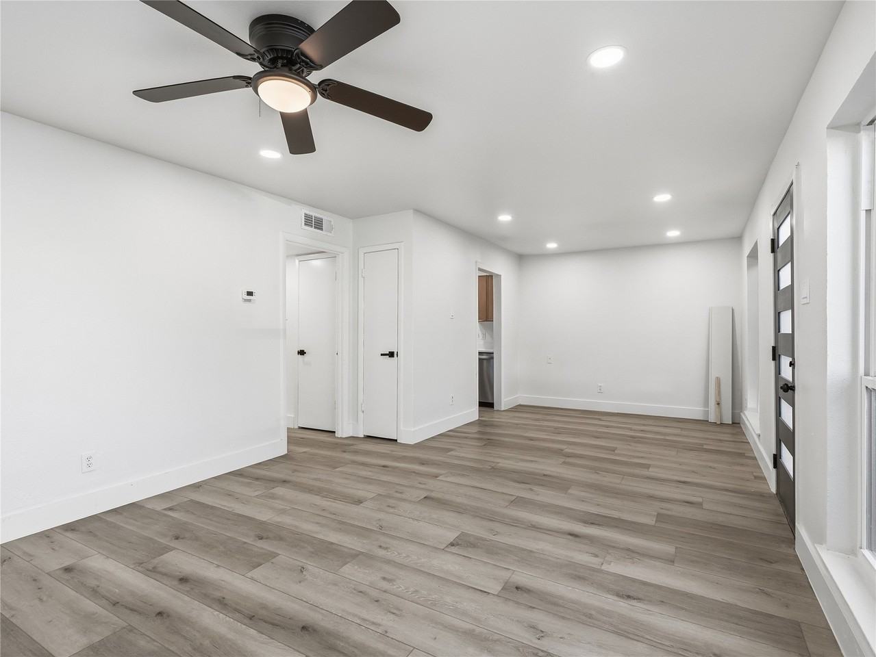 1721 R Ave #1723 - Photo 5 of 17