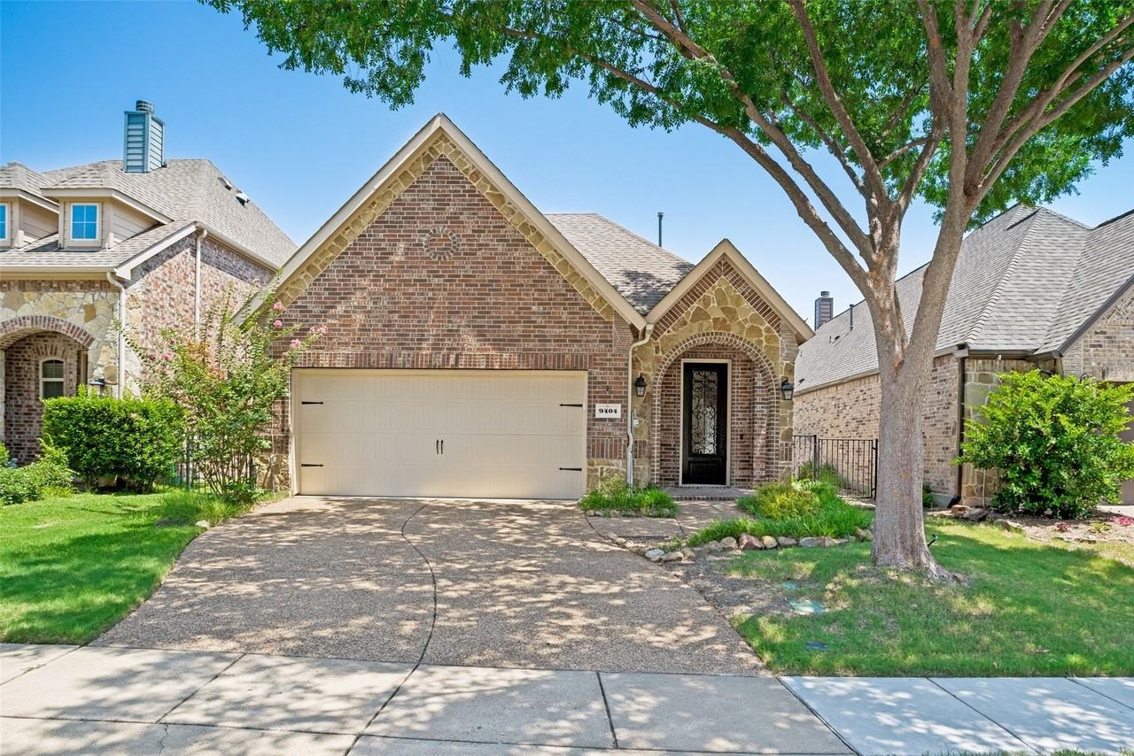 9404 National Pines Dr - Photo 3 of 27