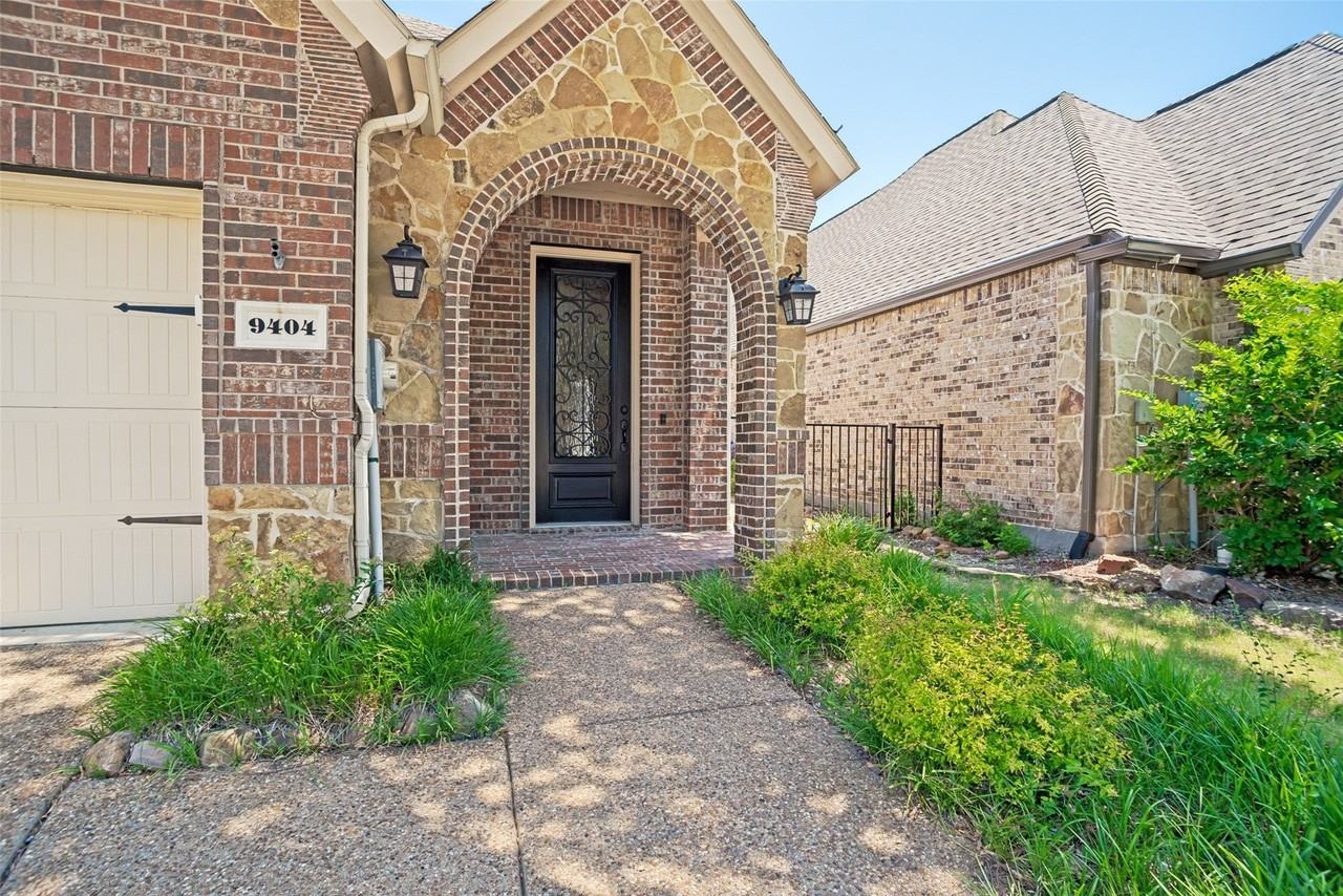9404 National Pines Dr - Photo 4 of 27