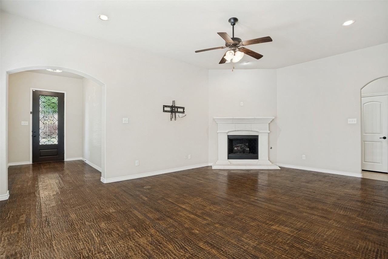 9404 National Pines Dr - Photo 5 of 27