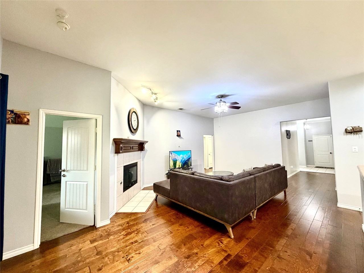 10312 Flat Creek Trl - Photo 7 of 29