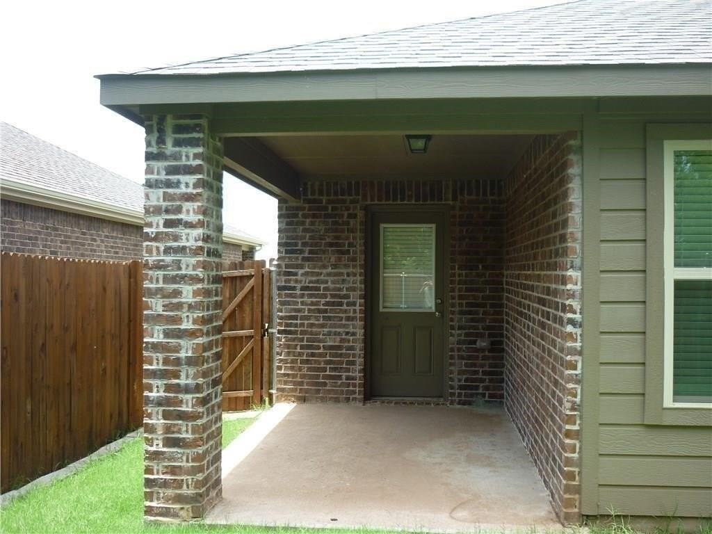 1054 Churchill Dr - Photo 5 of 9