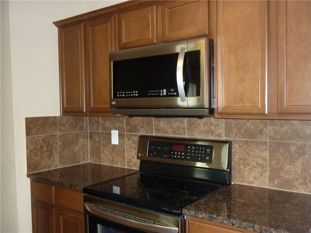 1054 Churchill Dr - Photo 6 of 9