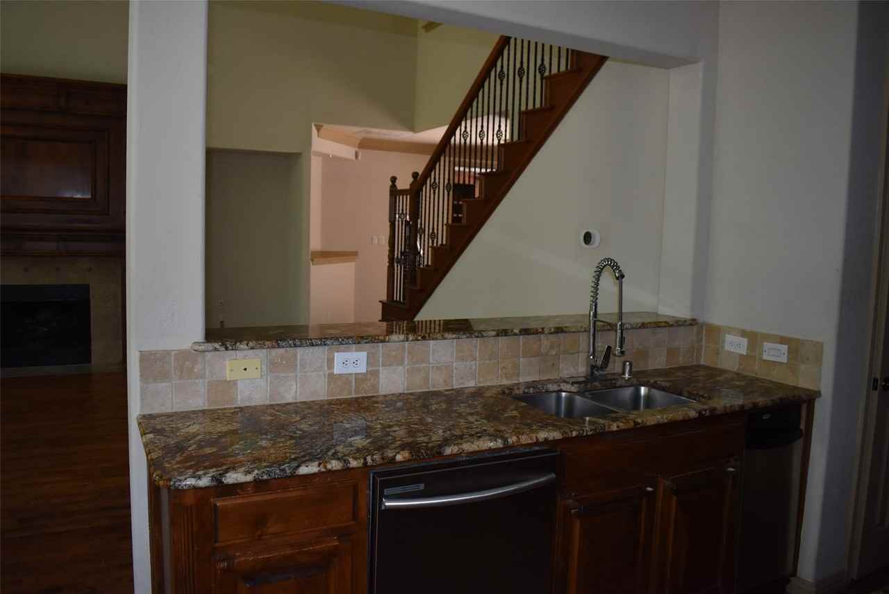 910 Redbird Ln - Photo 7 of 19