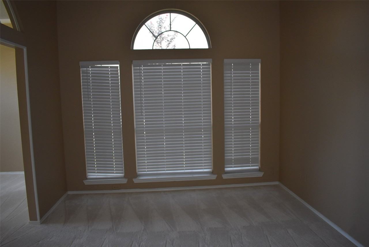 4207 Sarasota Ln - Photo 3 of 25