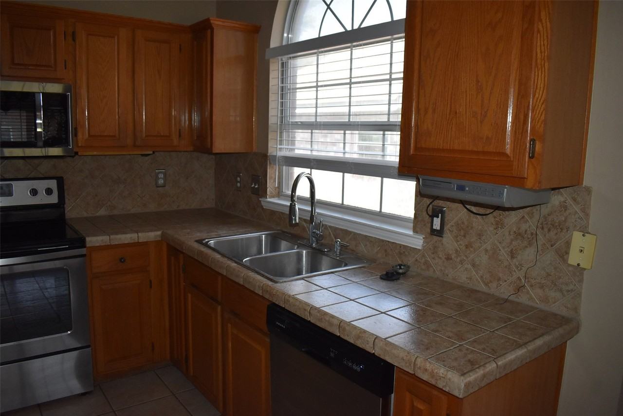 4207 Sarasota Ln - Photo 5 of 25