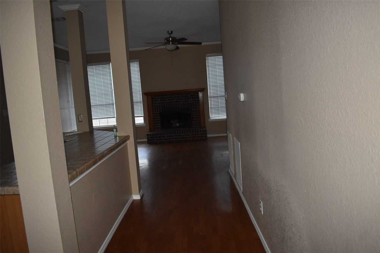 4207 Sarasota Ln - Photo 6 of 25