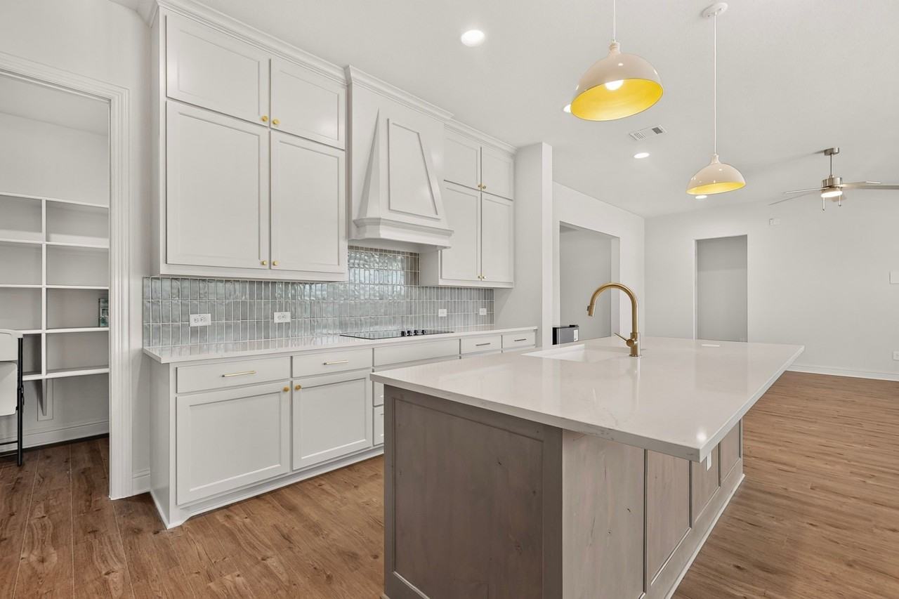 818 Monza Dr - Photo 2 of 27